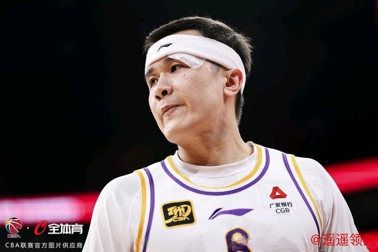 张帆从主力到板凳，38分钟变0分钟，北控签下罗汉琛那天球衣号码从首发名单消失，教练安排成最大变量