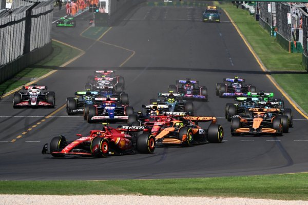 壹号娱乐下载 F1澳大利亚站法拉利包揽冠亚军 维斯塔潘退赛